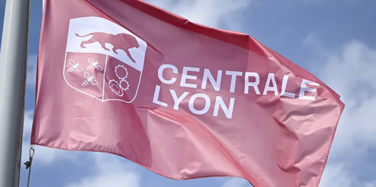 drapeau école ingénieur Centrale Lyon