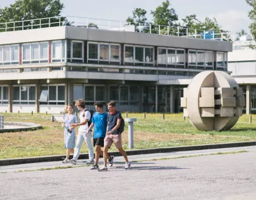 élèves sur le campus Centrale Lyon
