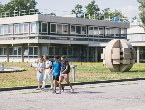 élèves sur le campus Centrale Lyon