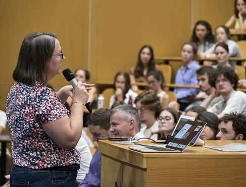 enseignant en cours du cycle ingénierie