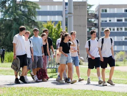 élèves ingénieurs sur le campus centrale lyon