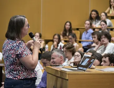 enseignant en cours du cycle ingénierie