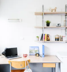 desk in residence comparat room of centrale lyon