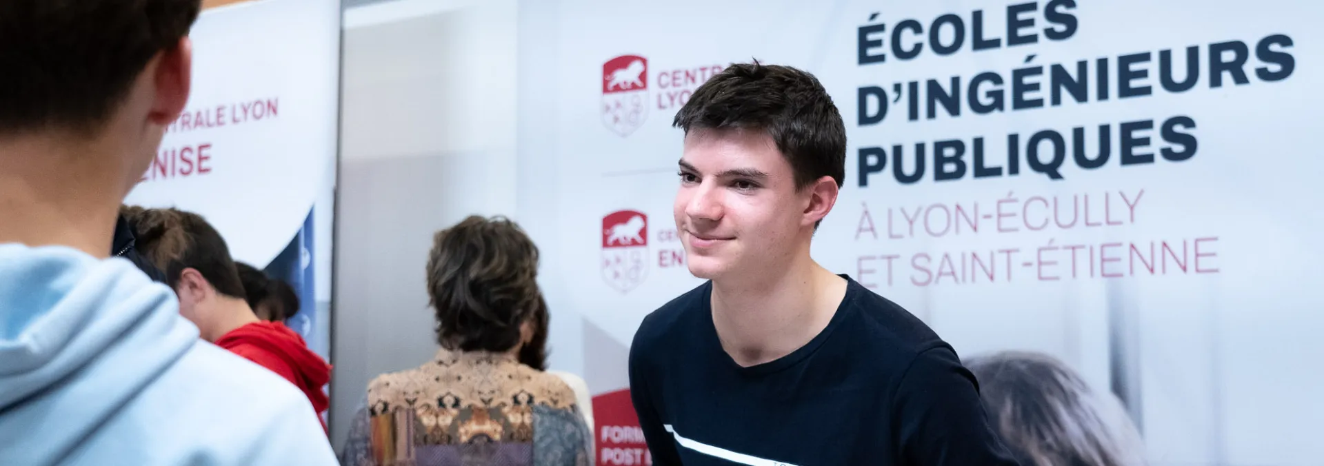 salon de l'étudiant stand de l'école d'ingénieurs centrale lyon