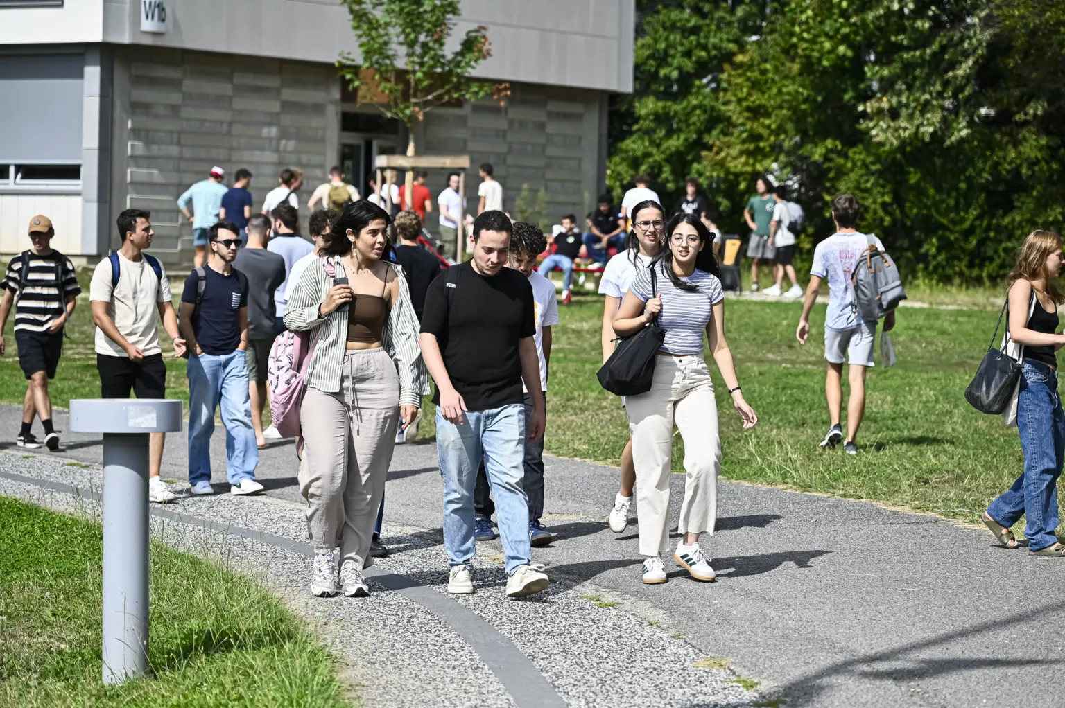 Students visit the Centrale Lyon campus
