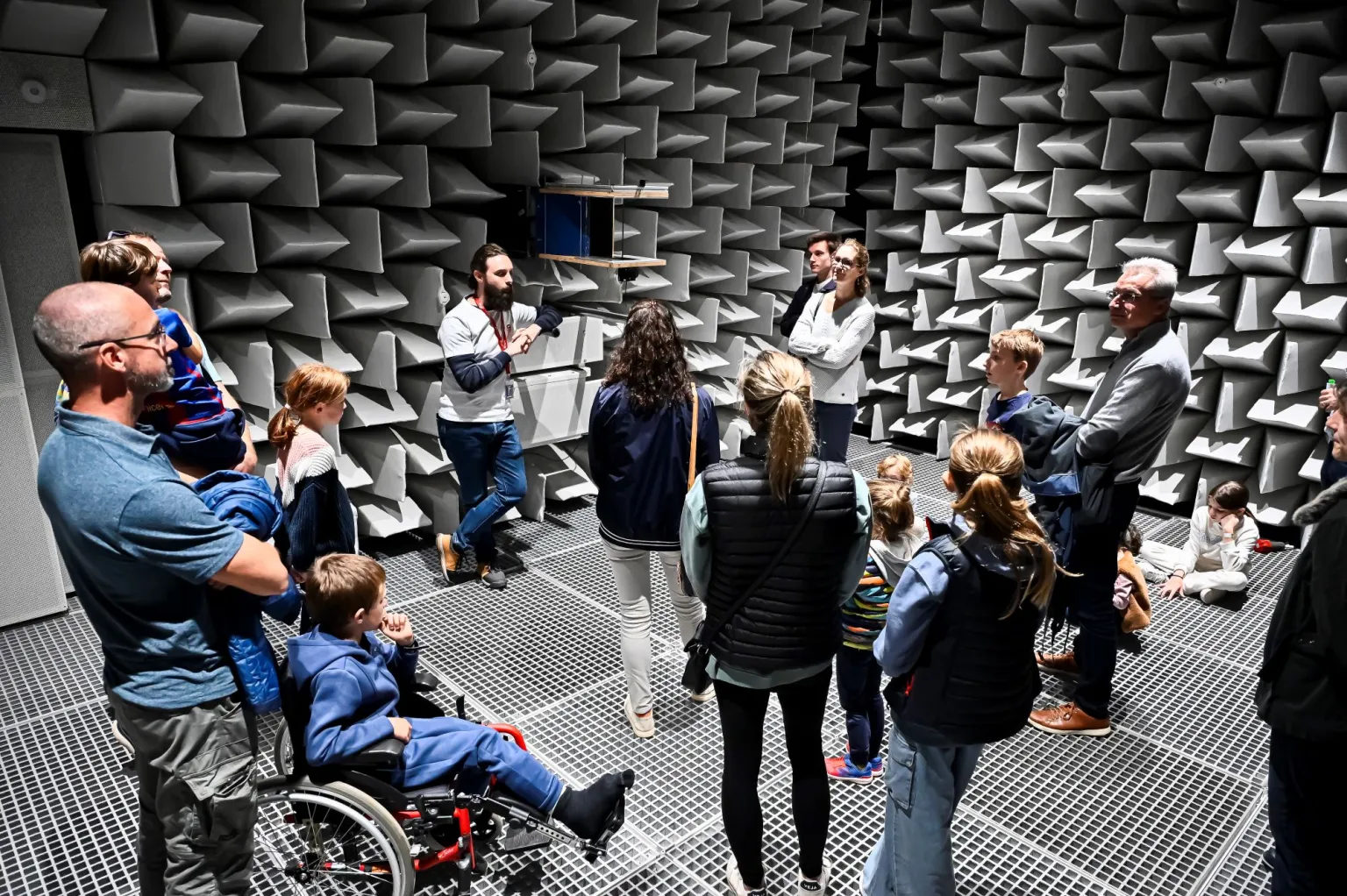 Fête de la science Centrale Lyon visite chambre sourde