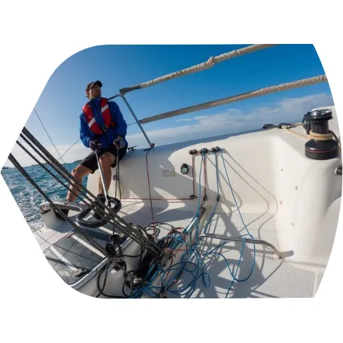Arthur Ploix en compétition de voile f16