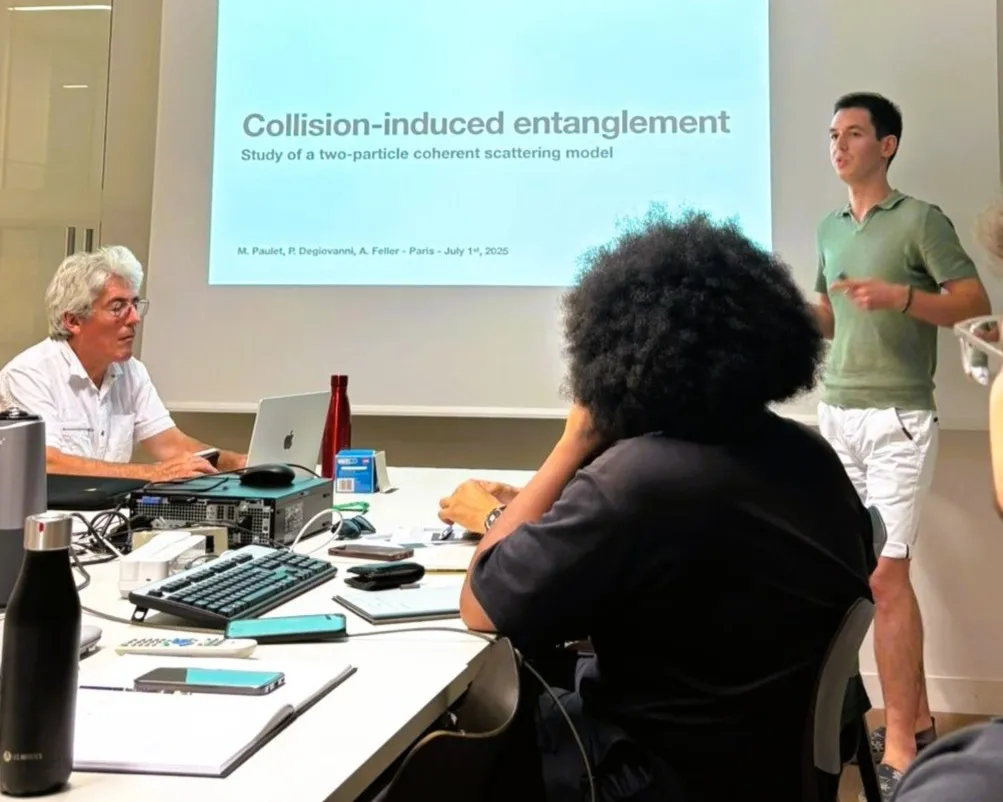 Présentation des travaux de Mathieu Paulet lors d’un groupe de travail au Collège de France, à Paris, début juillet 2025.
